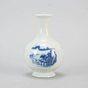 A Chinee blue and white vase, 20th century.