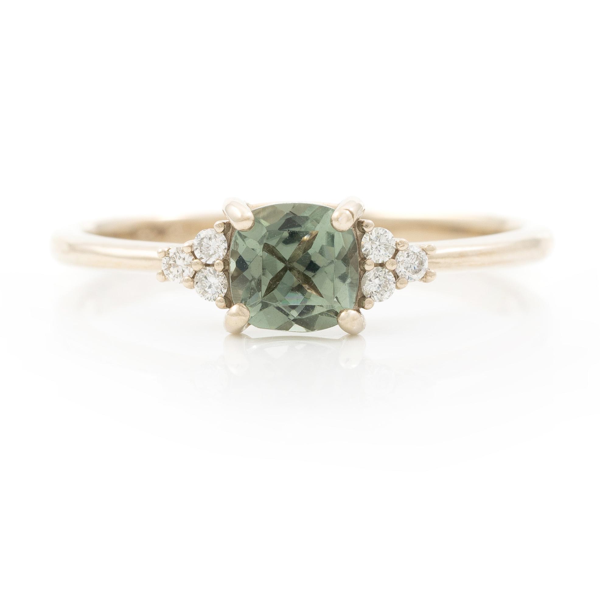 Ring in 14K white gold with tourmaline and brilliant-cut diamonds.