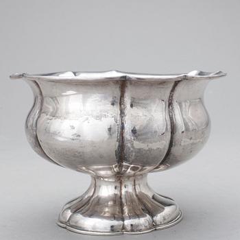 SKÅL PÅ FOT, silver, stämplad Alexander Mitin, St Petersburg 1866. Vikt ca 259 gram.