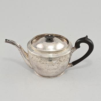 TEKANNA, silver, empire, kontrollmästare Frederik Fabritius, Danmark, 1812. Vikt 504 g.