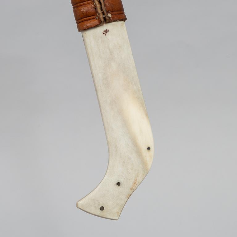 Esse Poggats, a reindeer horn knife, signed.