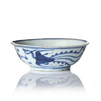 1102. A blue and white 'phoenix' bowl, Ming dynasty, Wanli (1572-1620).