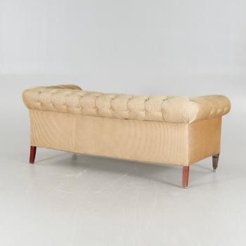 SOFFA, chesterfieldmodell, enligt uppgift tillverkad av AB Aug. Hylén, Kristianstad, tidigt 1900-tal.
