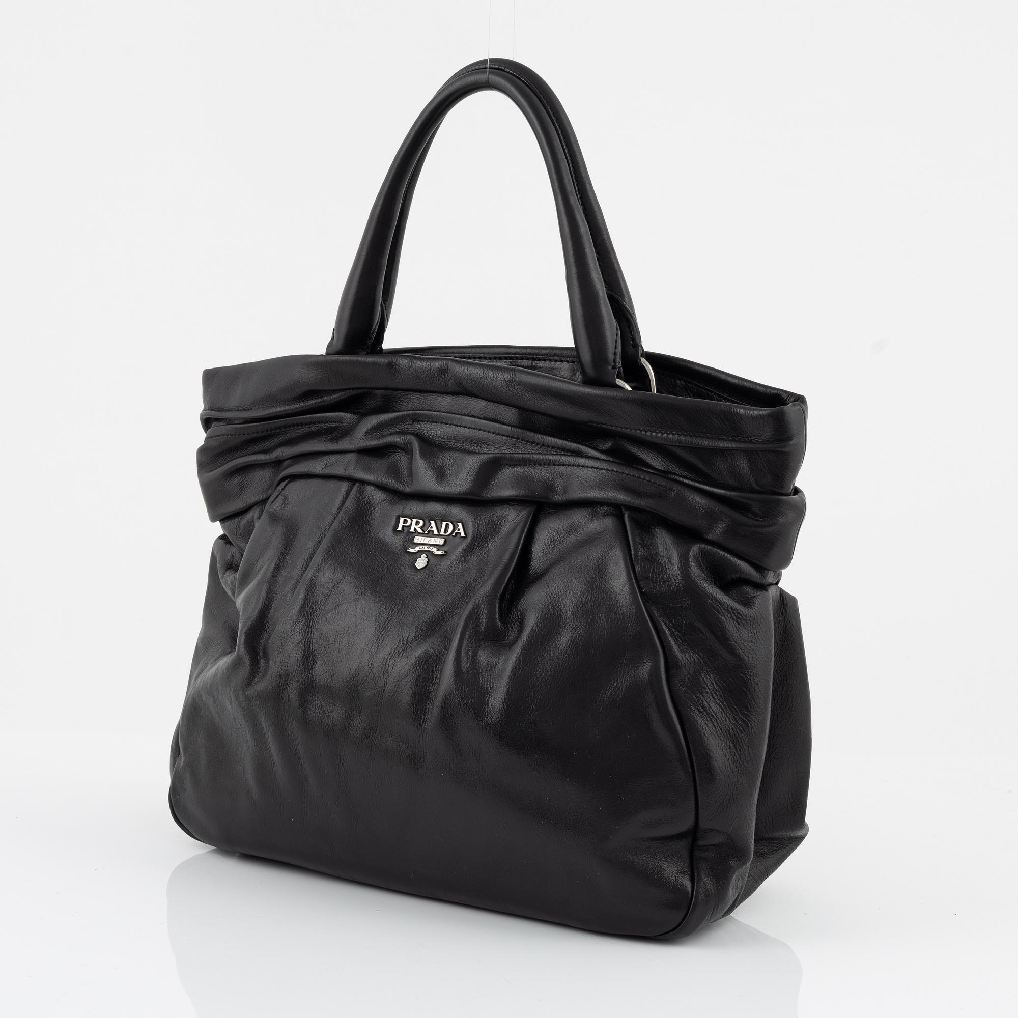 Prada, väska, svart skinn.