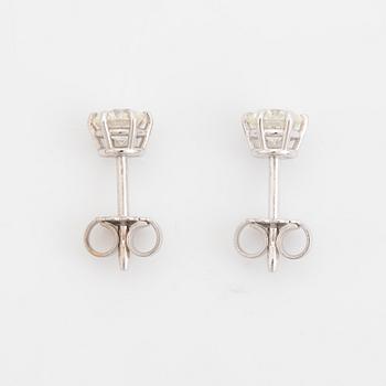 Brilliant cut diamond stud earrings, with GIA dossier.