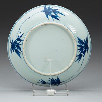 A blue and white dish, Qing dynasty, Kangxi (1662-1722).