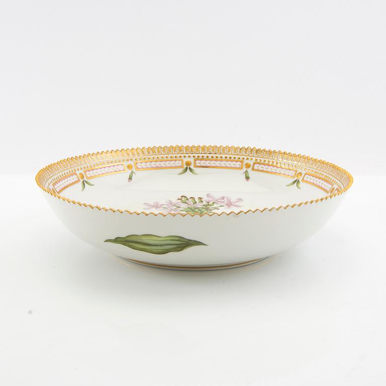 Bowl "Flora Danica" Royal Copenhagen Denmark 1965 porcelain.