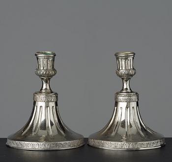 LJUSSTAKAR, ett par, gustavianska, 1700-talets slut.