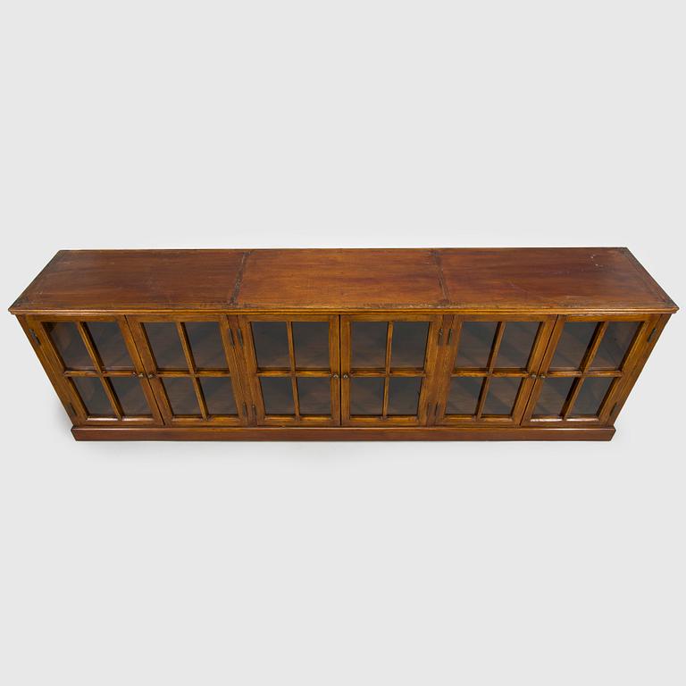 Vitrin / Skåp, modell Clifton ta Fritzies tillverkare Club Vintage Interiors 2011-2017.