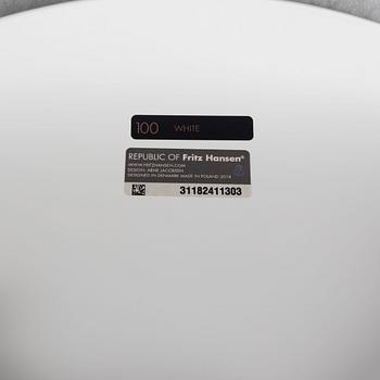 Arne Jacobsen, six chairs, "The Seven", Fritz Hansen, 2018.