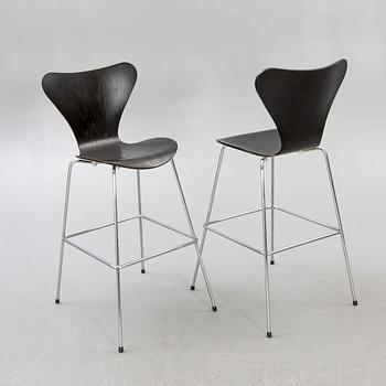 Arne Jacobsen, barstolar, ett par, "Sjuan", Fritz Hansen, 2000-tal.