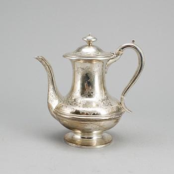 TEKANNA, silver, Joseph Angell & John Angell, London, 1908. Vikt 774 gram.