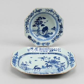 A blue and white tureenstand and a soup dish, Qing dynasty, Qianlong (1736-95).