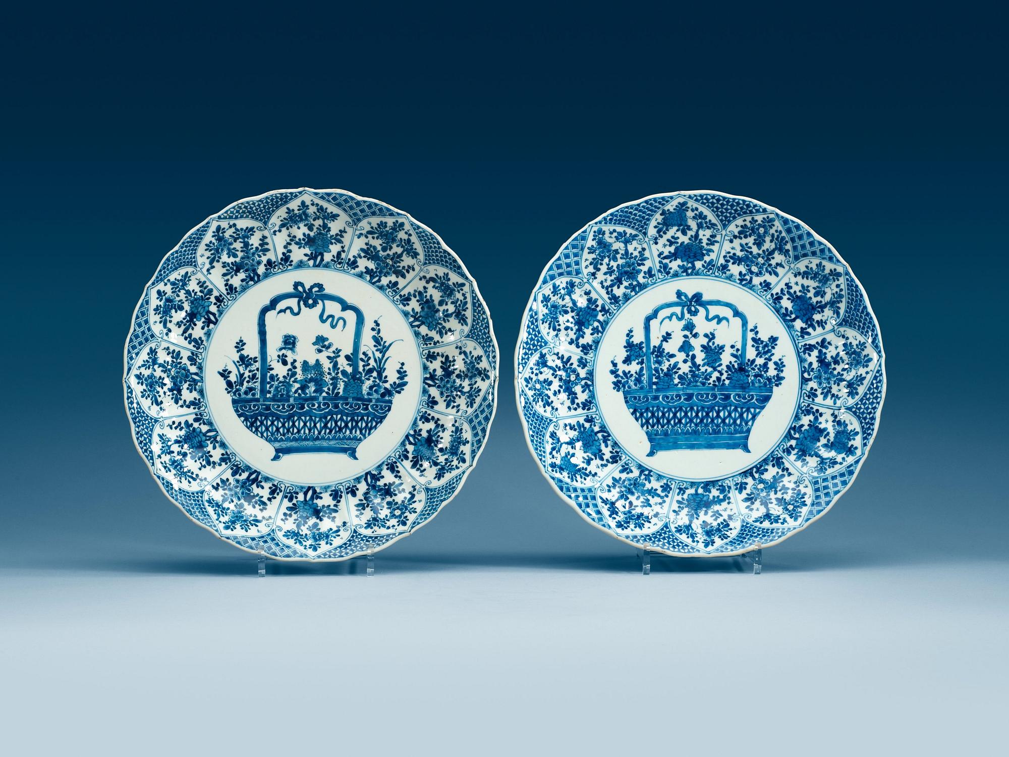A pair of blue and white dishes, Qing dynasty, Kangxi (1662-1722).