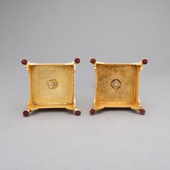 CASOLETTER, ett par, mässing, Louis XVI-stil, sekelskiftet 1900.