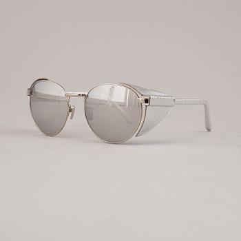 SUNGLASSES, Linda Farrow.