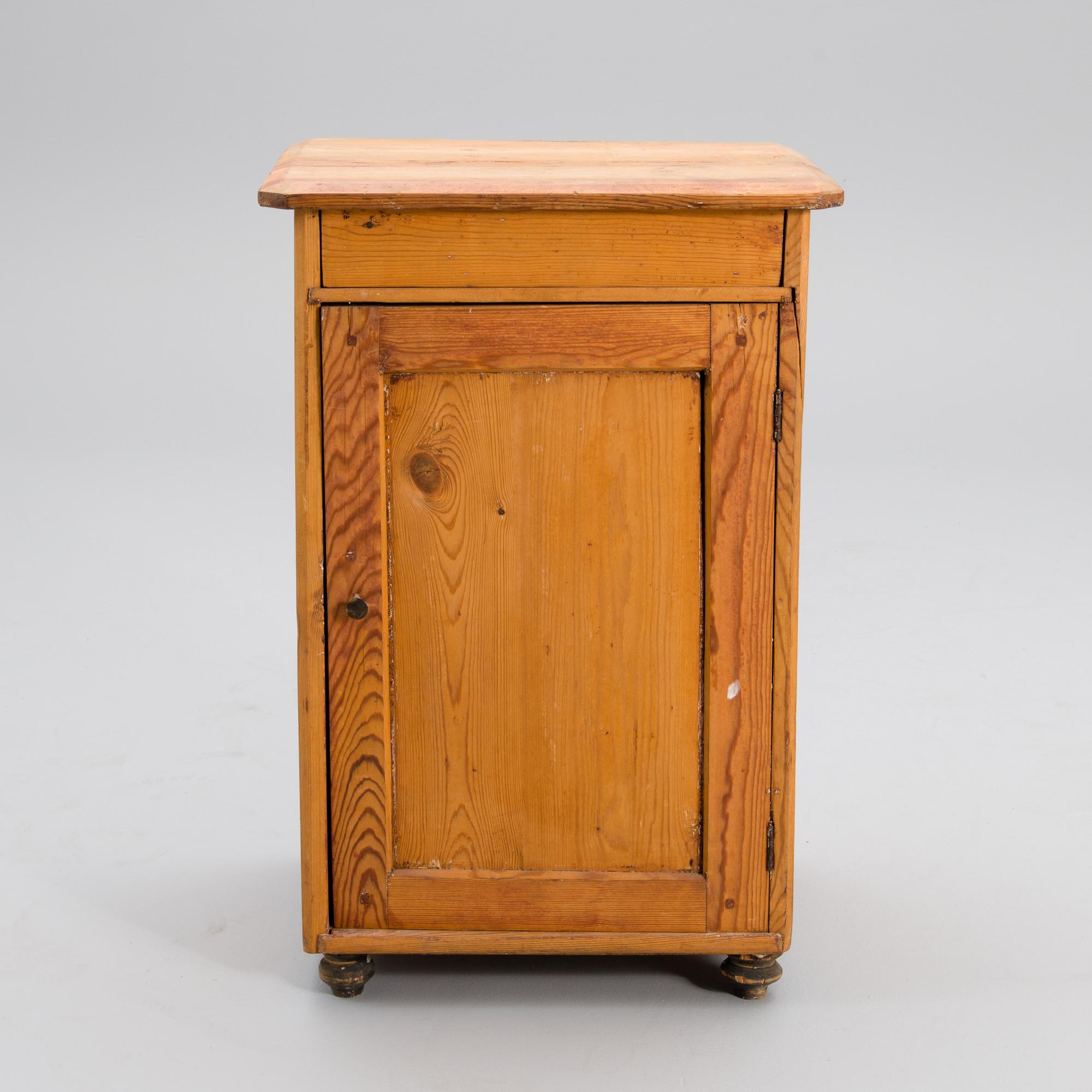 TVÄTTKOMMOD, 1800-tal.