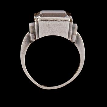RING, silver med fasettslipad bergkristall, Stigbert, Stockholm, 1950. Vikt 5,9 g.