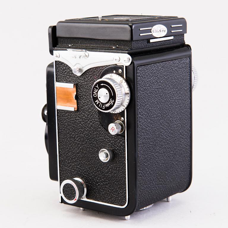 Set of five cameras, with accessories, 1920-50-tal.