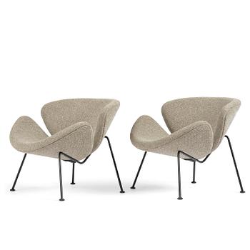 85. Pierre Paulin, a pair of "Orange Slice" easy chairs model "F437", Artifort, Netherlands.