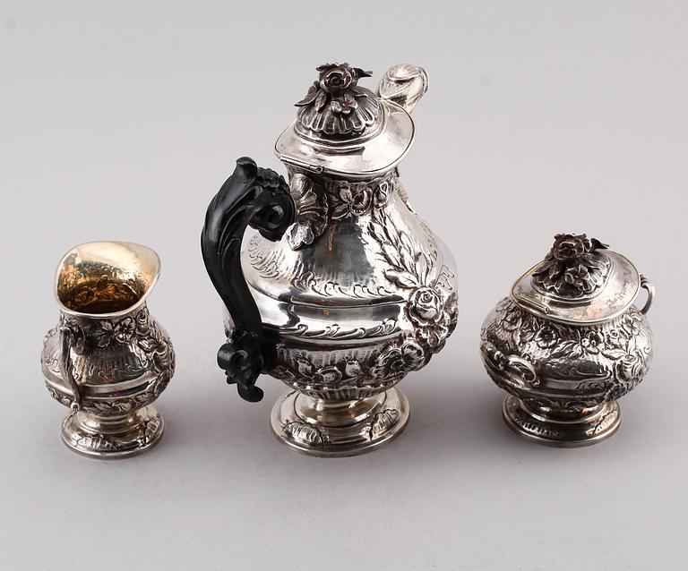 KAFFESERVIS, 3 delar, silver 835, möjligen Tyskland, omkring år 1900. Vikt ca 1025 g.