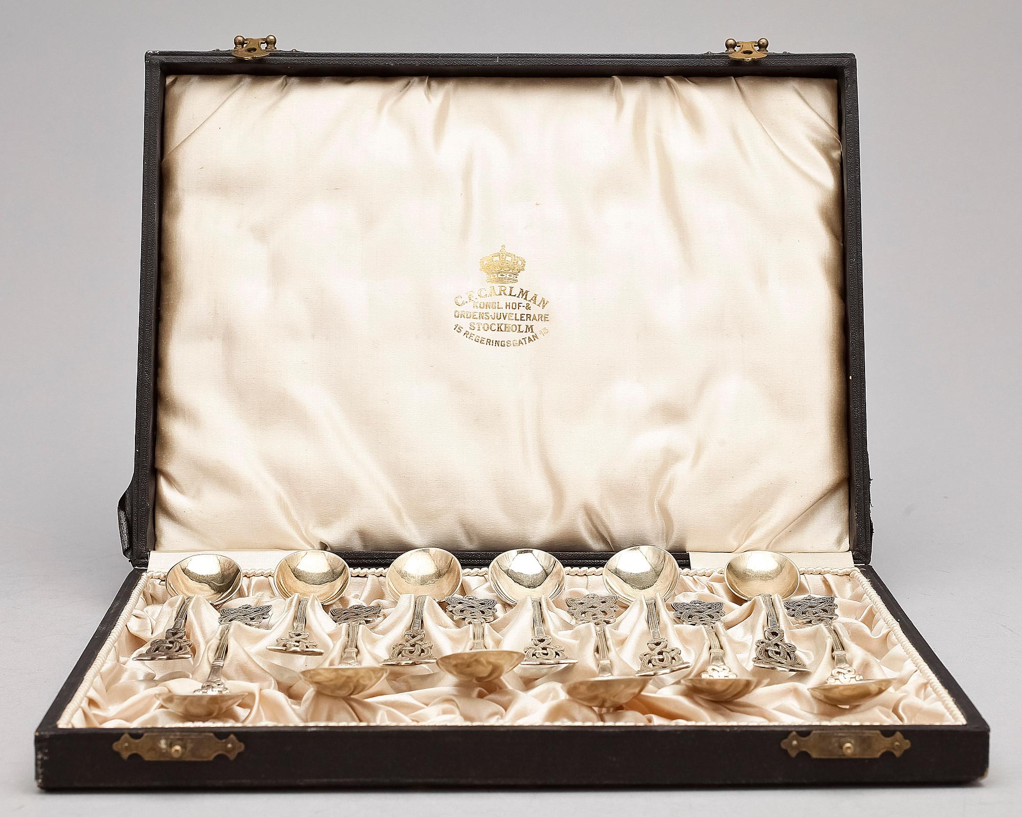 TESKEDAR, 12st samt TÅRTSPADE, SKED och TÅNG, silver, bl a Carl Fredrik Carlman Stockholm 1897. Tot vikt ca 237g.