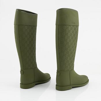 Gucci, a pair of green rubber boots, Italian size 37.