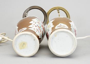 BORDSLAMPOR, ett par, porslin, Qingdynastin, Qianlong (1736-95).