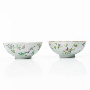 Skålar, två stycken, porslin. Sen Qingdynasti/tidigt 1900-tal.
