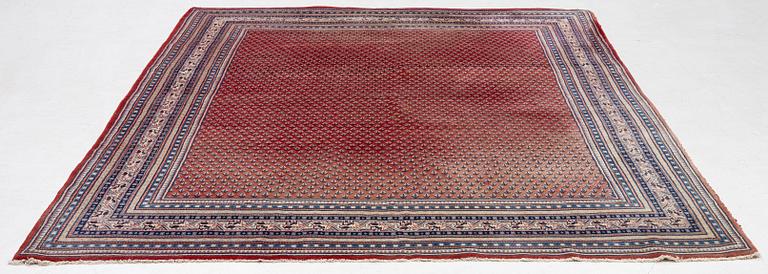 A Mahal carpet a. 324 x 239 cm.