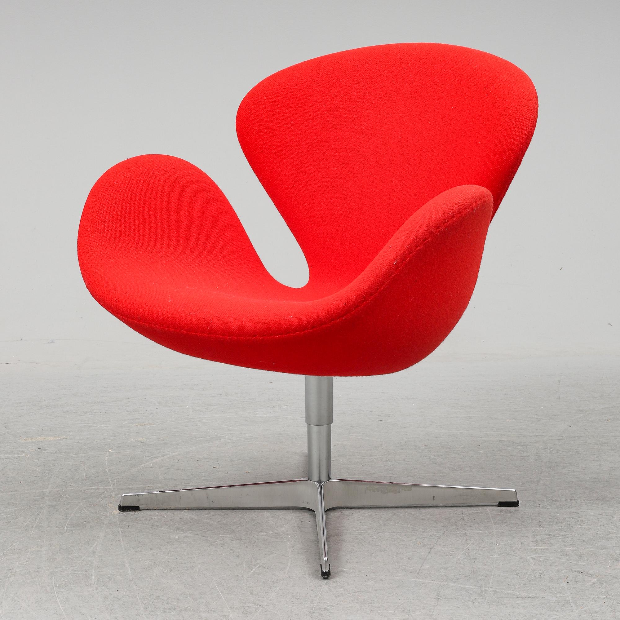 ARNE JACOBSEN, a 'Swan' lounge chair from Fritz Hansen.