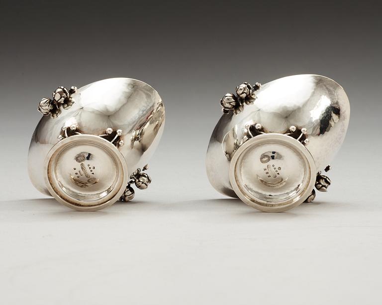 A pair of Georg Jensen 830/1000 silver bowls, Copenhagen 1917-21.