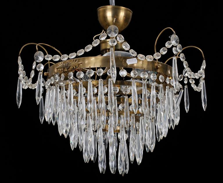 LJUSKRONA, omkring 1900-talets mitt. höjd ca 35 cm. Lösa prismor medföljer.