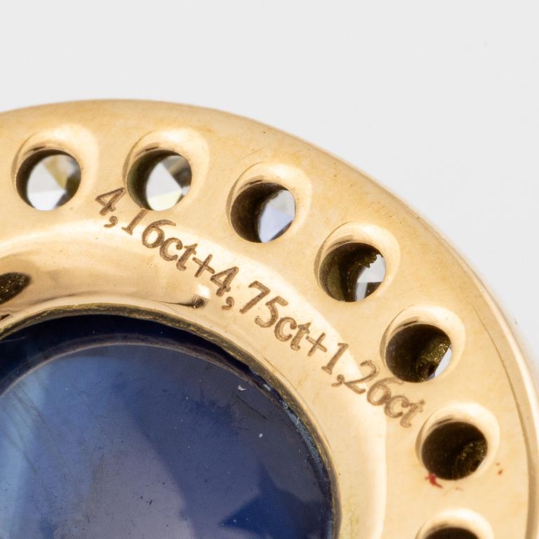 Earrings in 18K gold with cabochon-cut sapphires and octagon-cut diamonds.