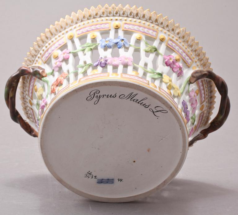 GALLERSKÅL, porslin, "Flora Danica", Kungl Dansk.