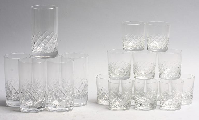 GLASSERVIS. Ca 57 delar.