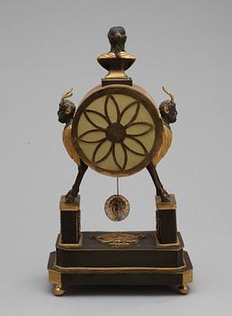 BORDSPENDYL. Wien, 1800-talets början. Empire.