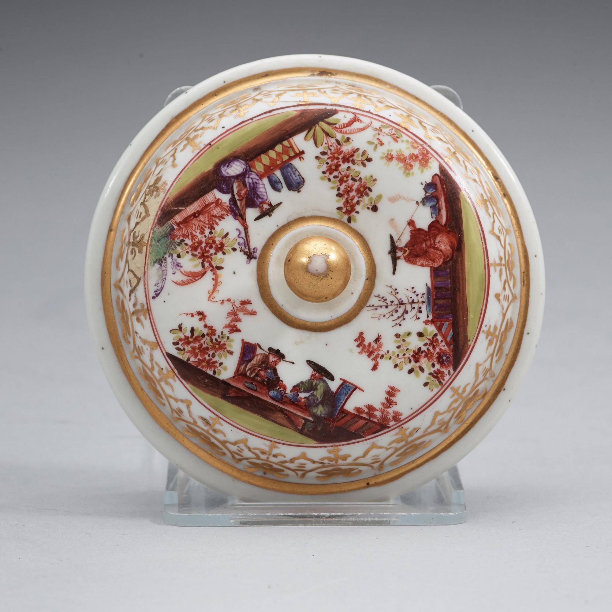 A Meissen chinoiserie equelle with cover and stand, 1725-30.