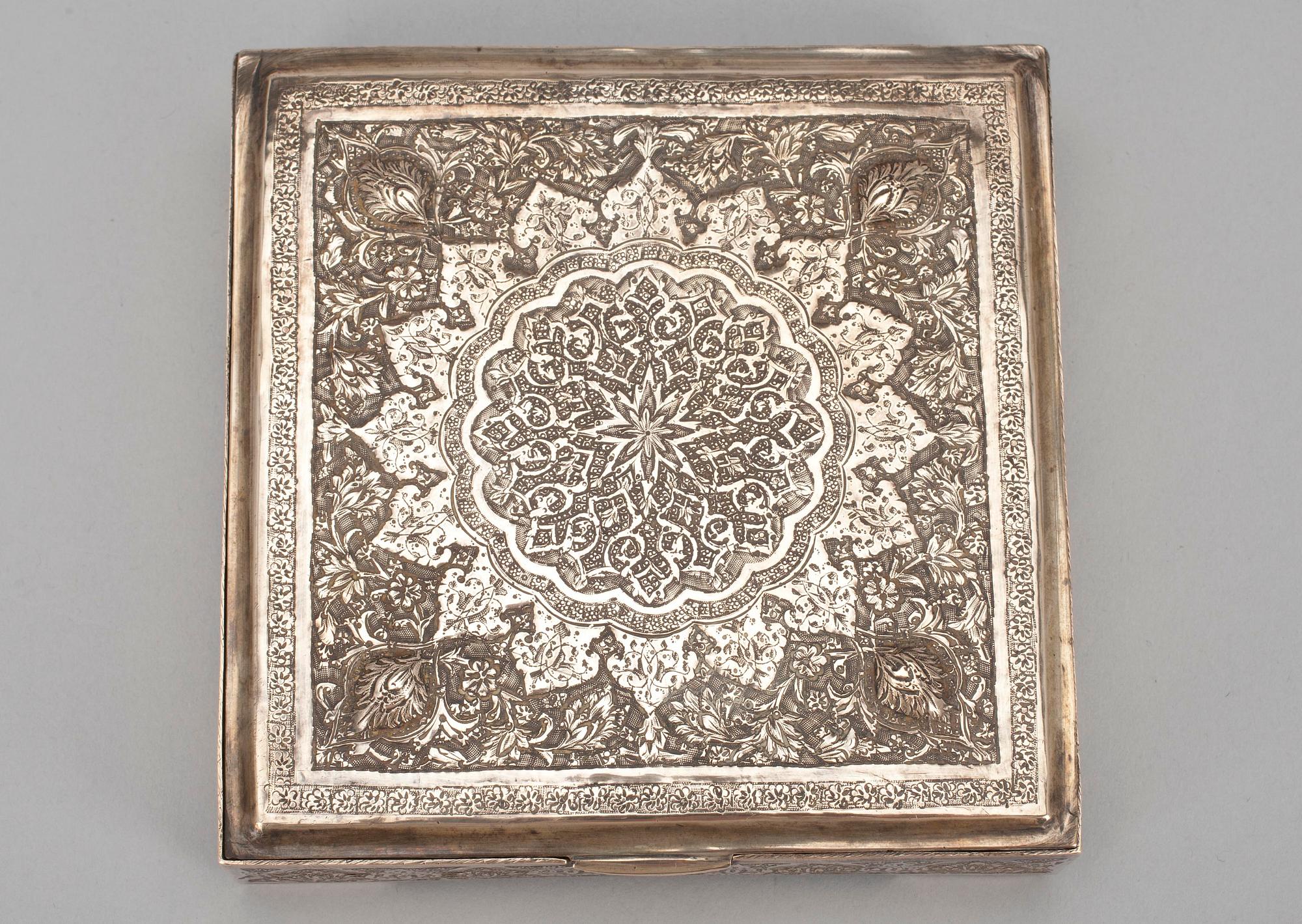 SKRIN, låghaltigt silver, Persien, 1900-tal. Vikt 348 g.