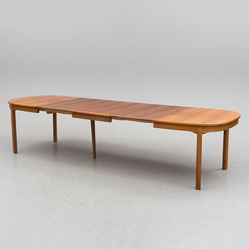 CARL MALMSTEN, matbord, tre iläggsskivor, "Ambassadör", för Åfors Möbelfabrik, 1900-talets andra hälft.