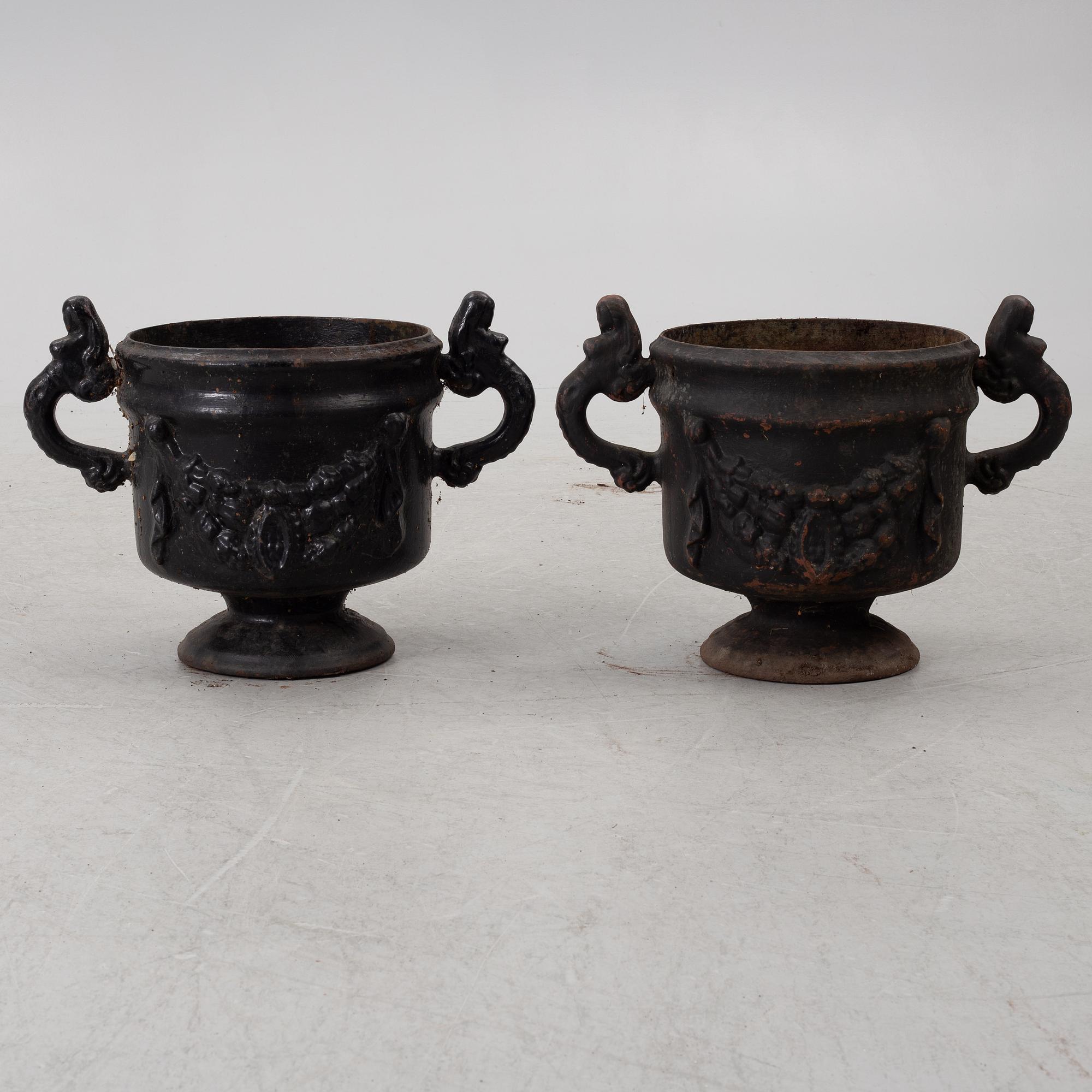 Trädgårdsurnor, ett par, barockstil, 1900-tal.