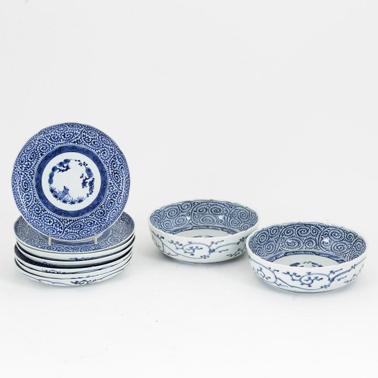 A set with two blue and white Japanese bowls and seven blue and white dinner plates, Meiji period (1868-1912).