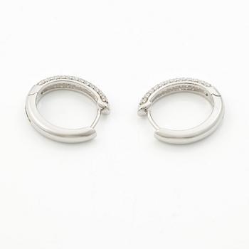 Hoop earrings 18K white gold with brilliant-cut diamonds.