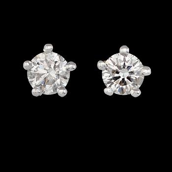 ÖRHÄNGEN, 1 par, 18K vitguld, briljantslipade diamanter tot ca 0.30 ct.