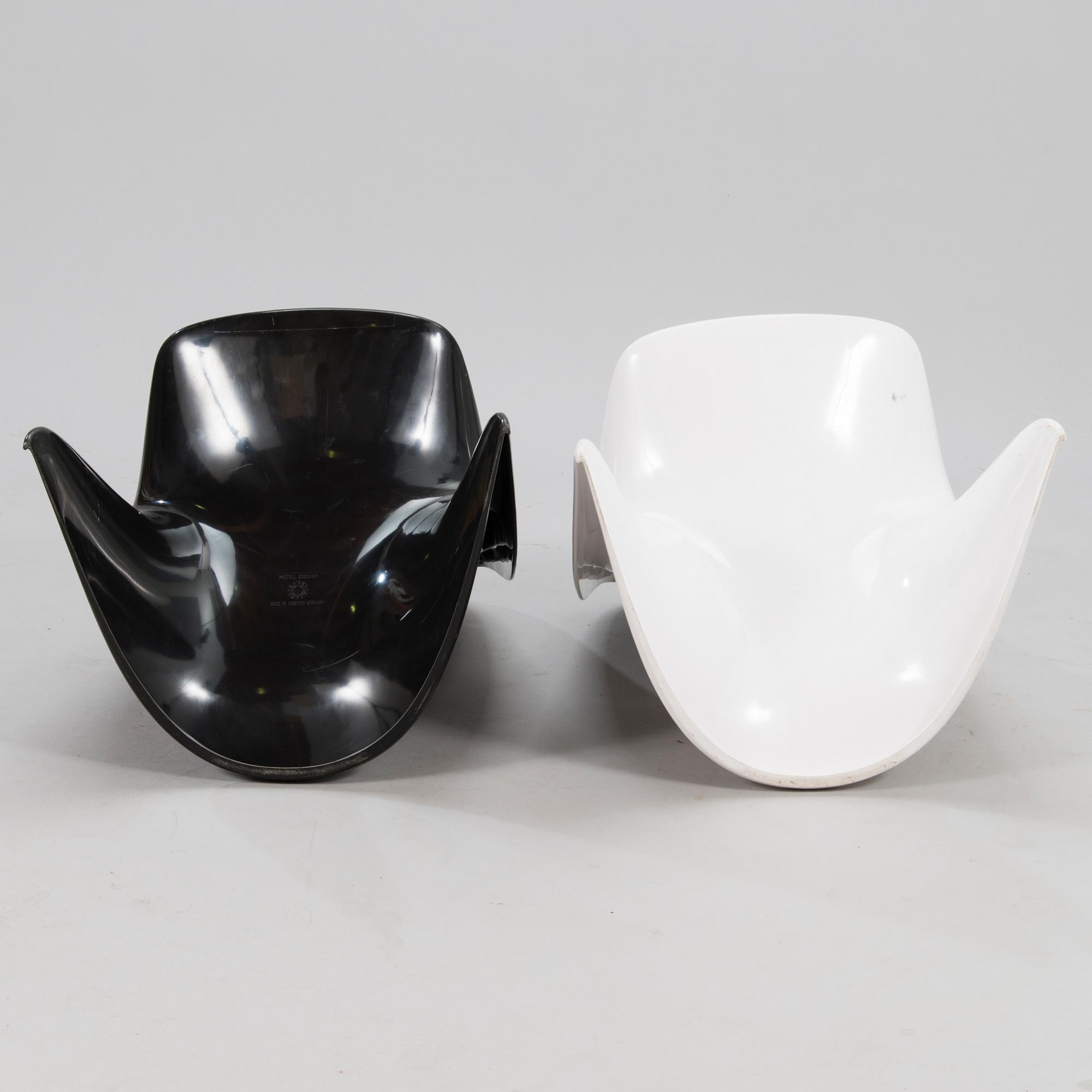 A pair of children's chairs, plastic, 'Casalino', design Alexander Begge for Casala, Germany. Late 20th century.