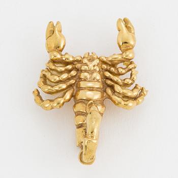 18K gold scorpion  brooch/pendant.