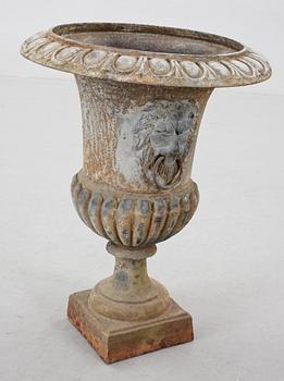 TRÄDGÅRDSURNA, gjutjärn, 1900-talets början.