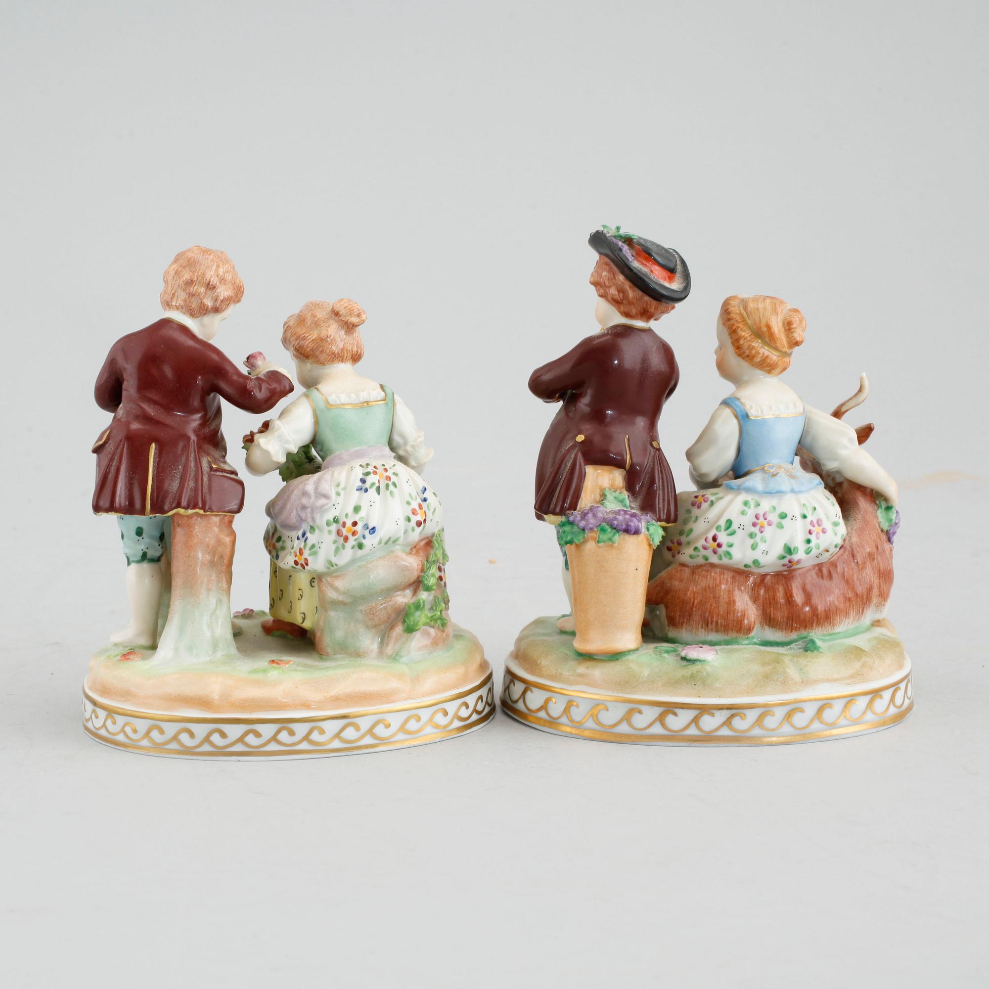 A pair of procelain figurines from Sächsische Porzellan Manufaktur in Dresden, first half of the 20th century.