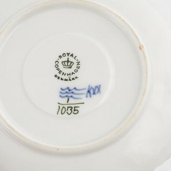 Mat- och kaffeservis, 66 delar, porslin, "Musselmalet", Royal Copenhagen, Danmark.