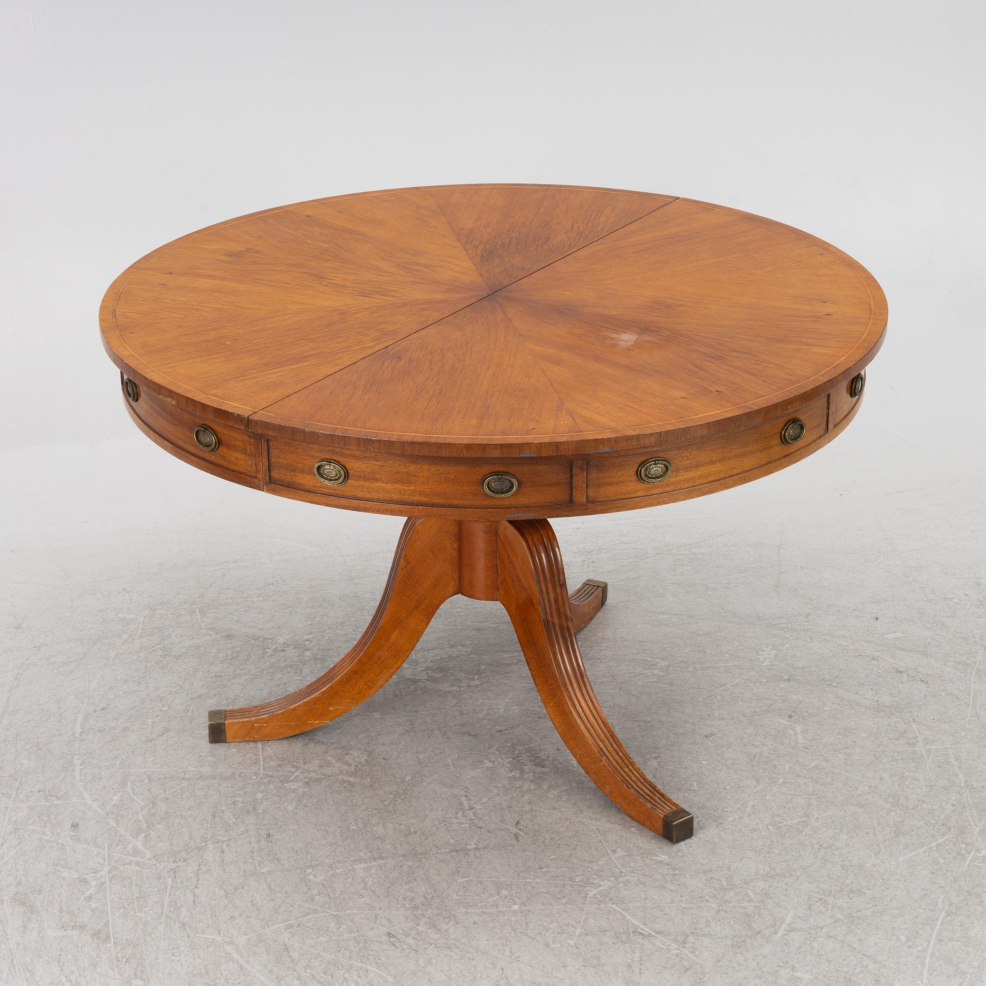 A George III style dining table, England, 20th century.